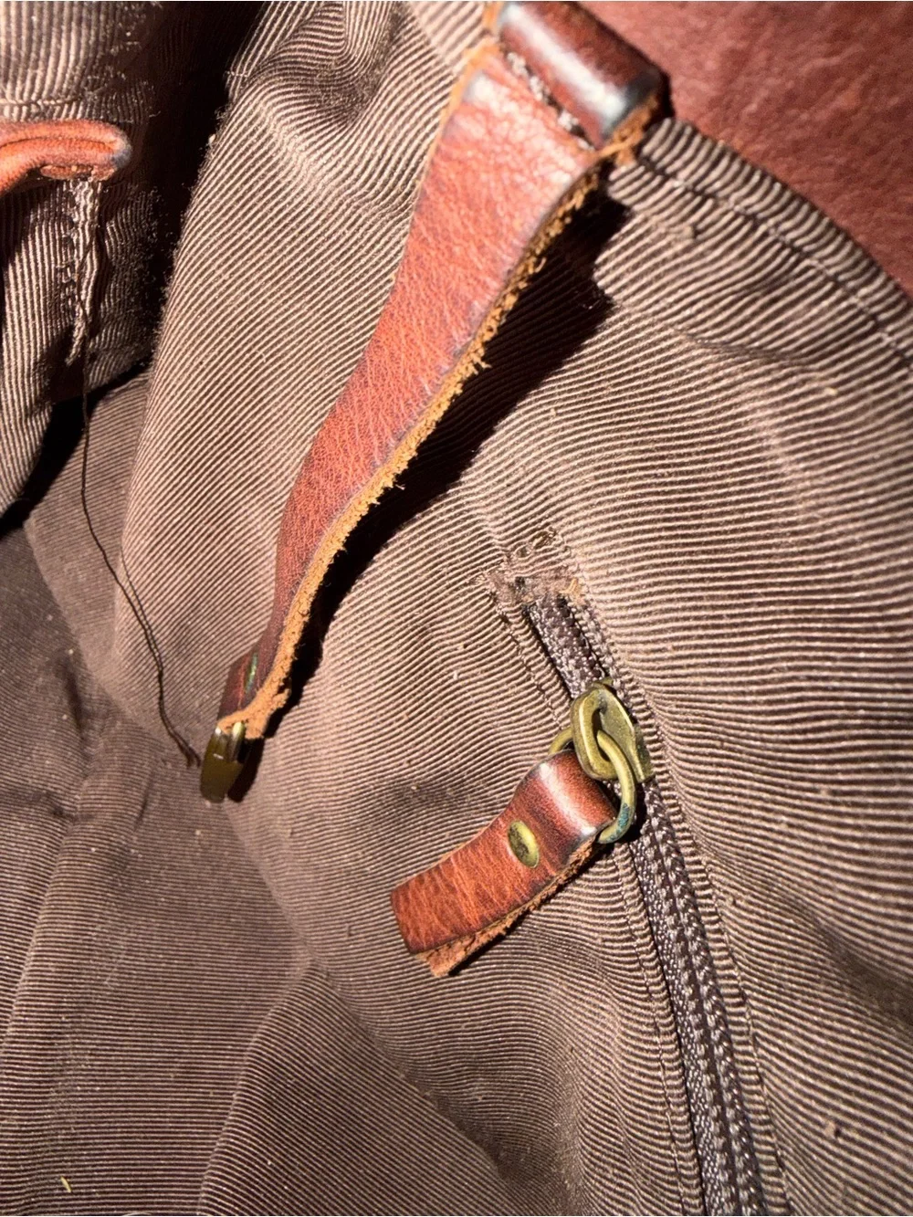 Duluth Trading Co Chestnut Brown Pebbled Leather Shoulder Messenger